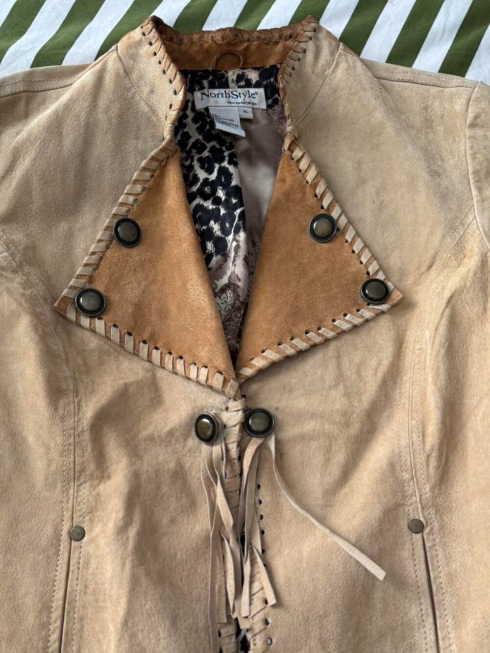 Vintage Suede Western Jacket with Fringe - Picture 4 of 7